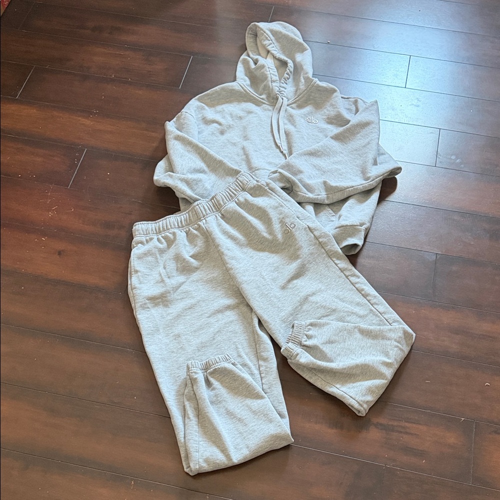 Alo accolade  heather Gray Set. Pants, hoodie and sweatshirt.